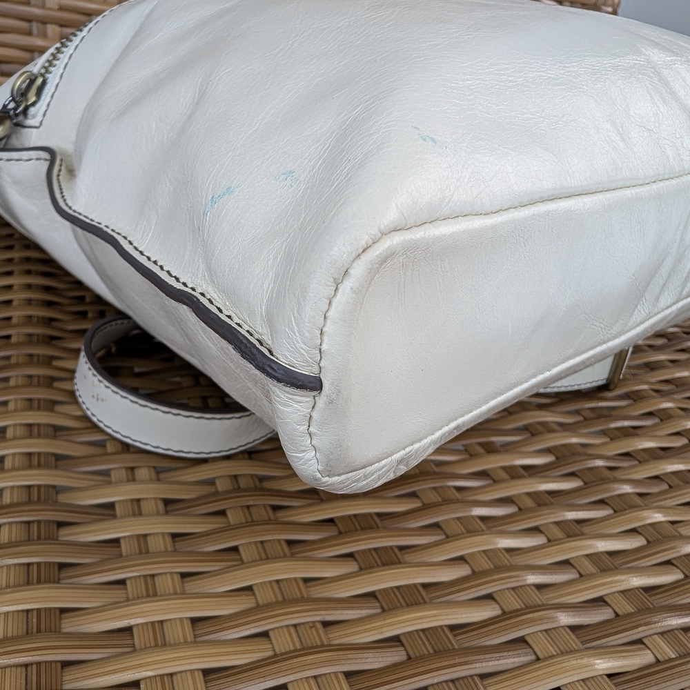 Hobo White Smooth Distressed Style Leather Crossbody Shoulder Bag Fringe Detail - Picture 8 of 16